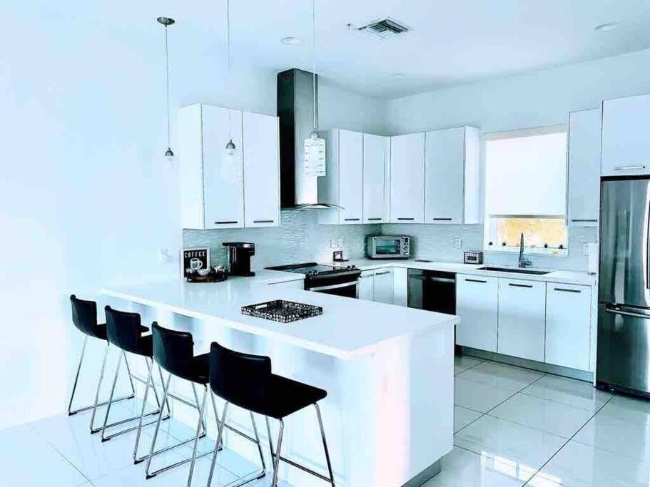 Across The Ocean Few Steps To Beach Contemporary Three Bedroom Townhouse 帕诺滩 外观 照片