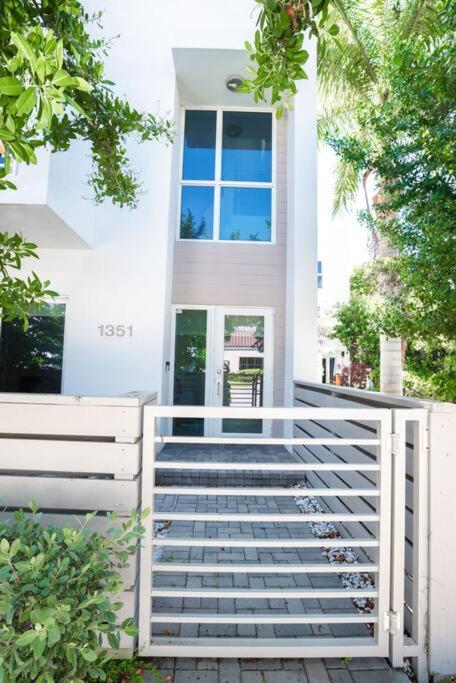 Across The Ocean Few Steps To Beach Contemporary Three Bedroom Townhouse 帕诺滩 外观 照片